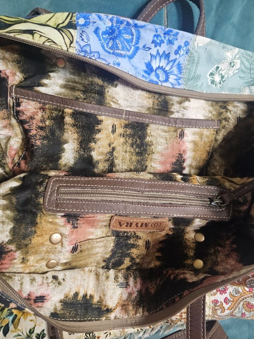 Myra Sundial Hollow Weekender Bag in Multi Patch NWT - Picture 6 of 7